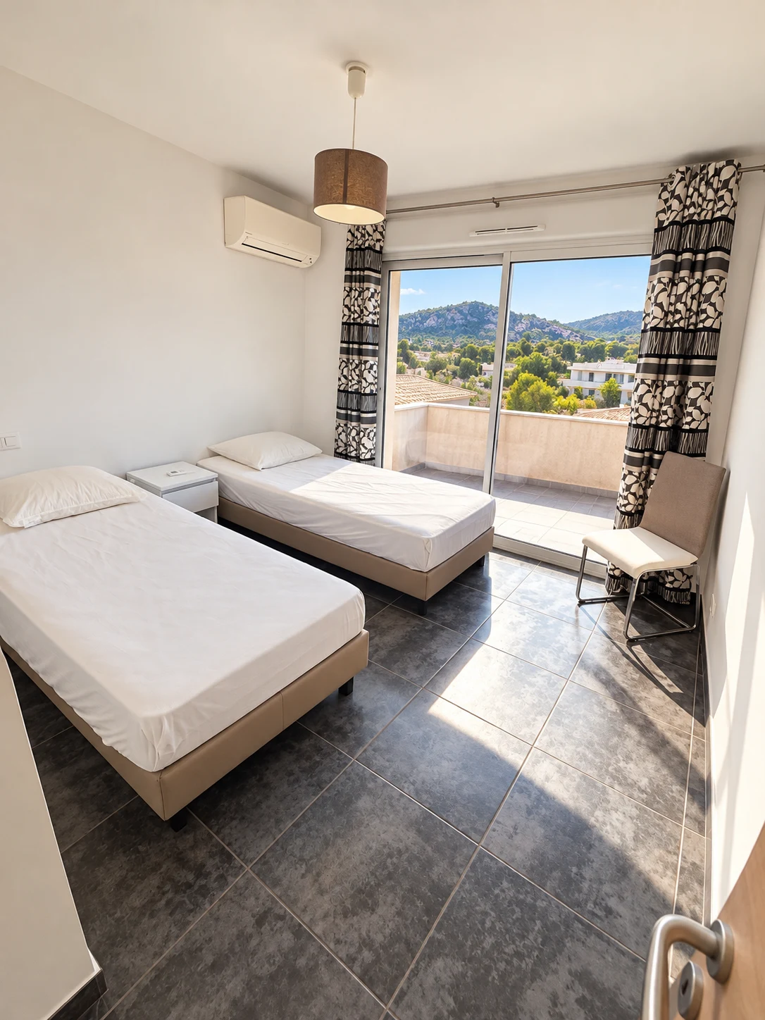 Chambre à deux lits